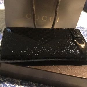 Woman’s Gucci leather wallet